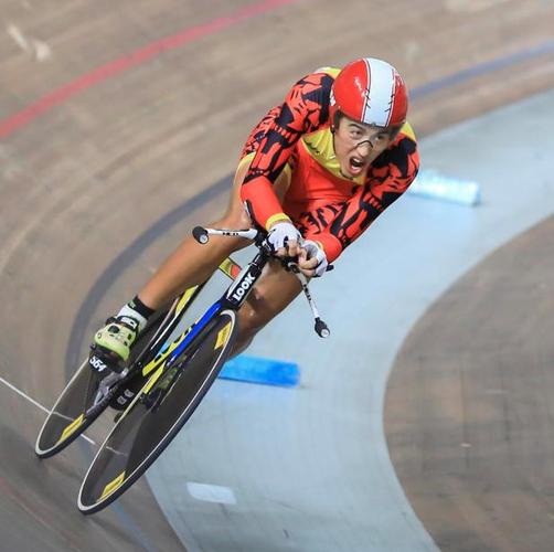 学生校内踢 学生校内踢